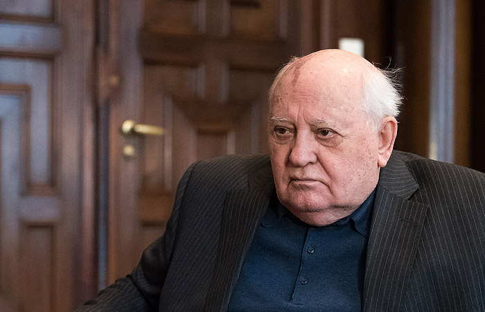 Горбачев призвал созвать саммит ООН для обсуждения гонки ядерных вооружений Горбачев призвал созвать саммит ООН для обсуждения гонки ядерных вооружений