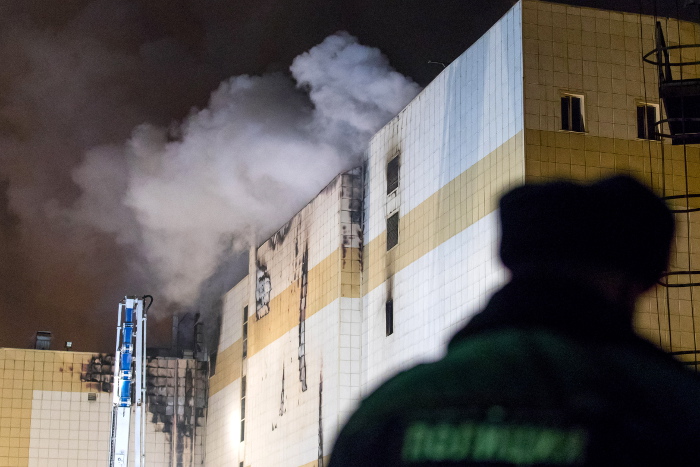 При пожаре в Кемерове погибли 37 человек При пожаре в Кемерове погибли 37 человек