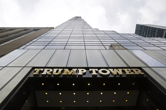 В башне Trump Tower в Нью-Йорке начался пожар В башне Trump Tower в Нью-Йорке начался пожар