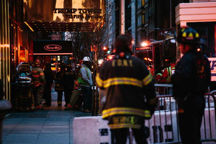 Один человек погиб в результате пожара в Trump Tower Один человек погиб в результате пожара в Trump Tower