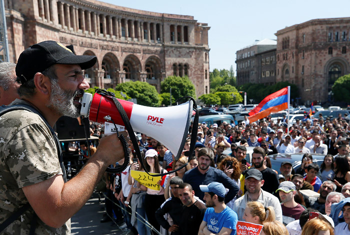 Пашинян счел неправильным сравнение протестов в Армении с майданом на Украине Пашинян счел неправильным сравнение протестов в Армении с майданом на Украине