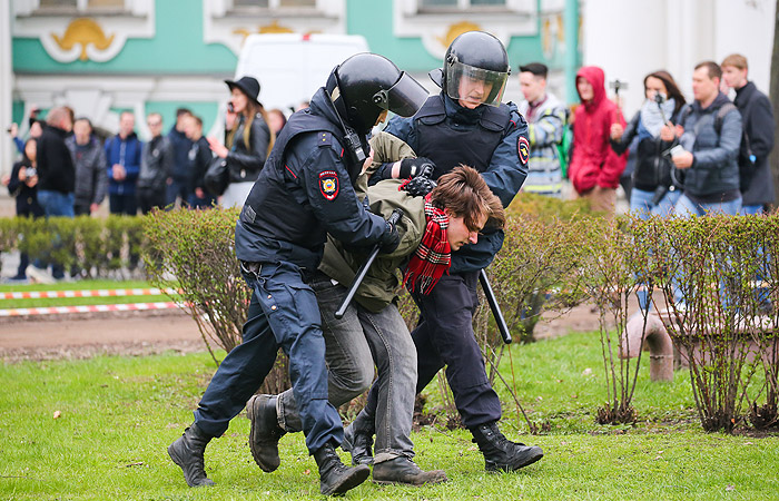 В Петербурге насчитали около 2 тыс. участников акции оппозиции В Петербурге насчитали около 2 тыс. участников акции оппозиции