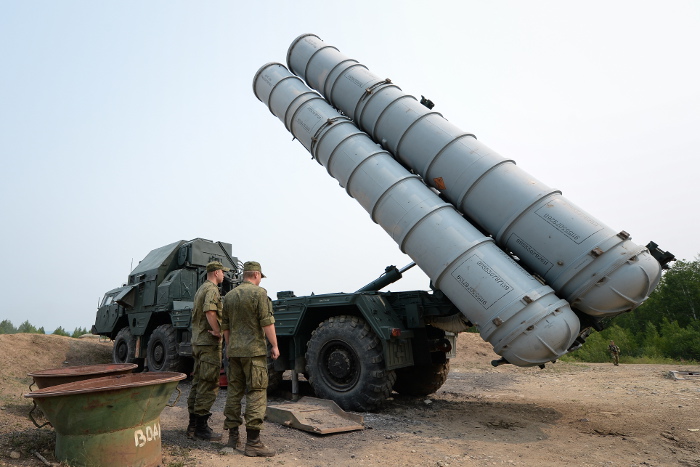 В Кремле отвергли планы поставок С-300 Сирии В Кремле отвергли планы поставок С-300 Сирии