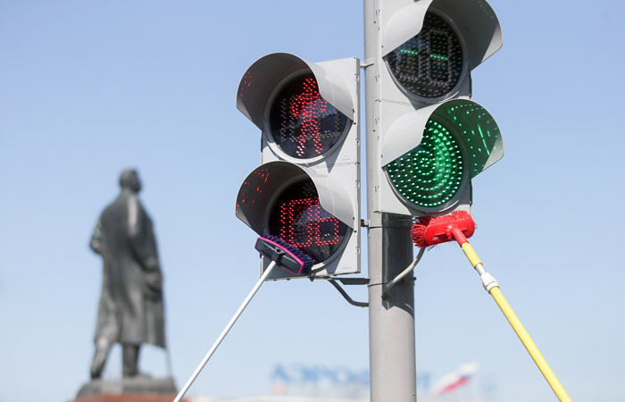 "Коммерсантъ" узнал о передаче обслуживания московских светофоров частной фирме "Коммерсантъ" узнал о передаче обслуживания московских светофоров частной фирме