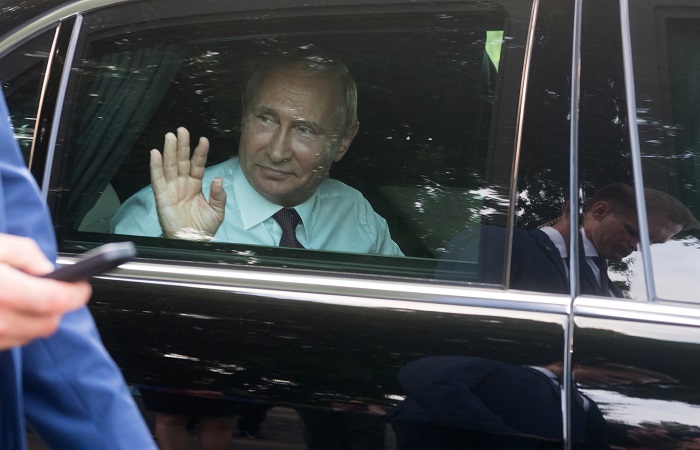 СМИ сообщили о просьбе Путина к австрийскому канцлеру устроить ему встречу с Трампом СМИ сообщили о просьбе Путина к австрийскому канцлеру устроить ему встречу с Трампом