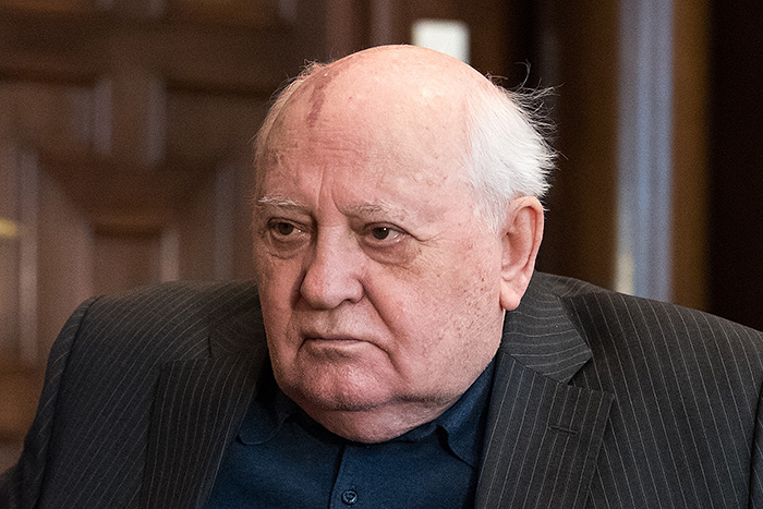 Михаил Горбачев: встречаться всегда лучше, чем обмениваться "любезностями"