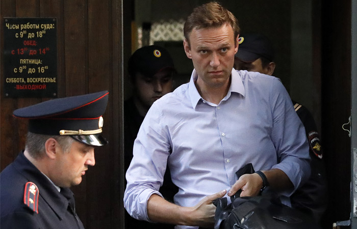 Навальному продлили на год испытательный срок по делу "Кировлеса" Навальному продлили на год испытательный срок по делу "Кировлеса"