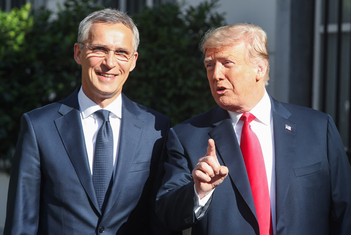 Трамп счел печальной новостью соглашение в сфере энергетики между Германией и РФ Трамп счел печальной новостью соглашение в сфере энергетики между Германией и РФ