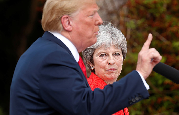 Трамп предложил Мэй судиться с ЕС вместо переговоров по Brexit Трамп предложил Мэй судиться с ЕС вместо переговоров по Brexit