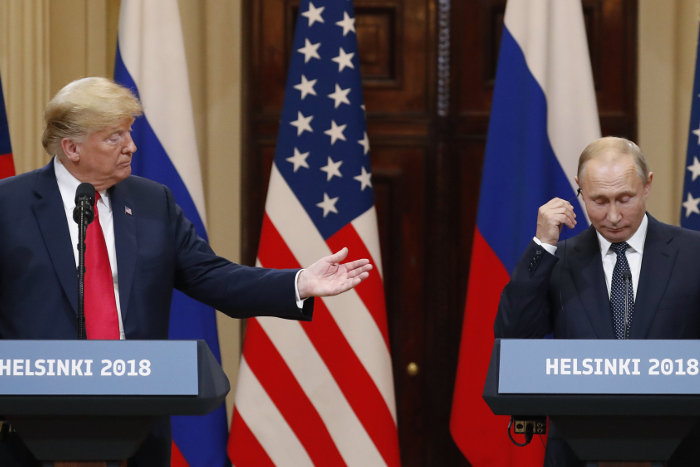 Трамп "ясно дал понять" Путину о недопустимости вмешательства в выборы в США Трамп "ясно дал понять" Путину о недопустимости вмешательства в выборы в США