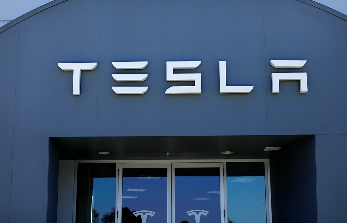 Маск собрался выкупить Tesla Маск собрался выкупить Tesla