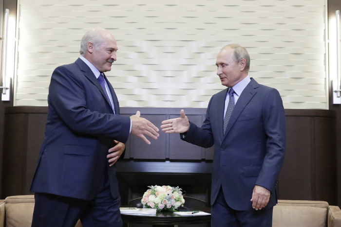 Лукашенко напомнит Путину о выделении двух траншей кредита ЕФСР на $400 млн Лукашенко напомнит Путину о выделении двух траншей кредита ЕФСР на $400 млн