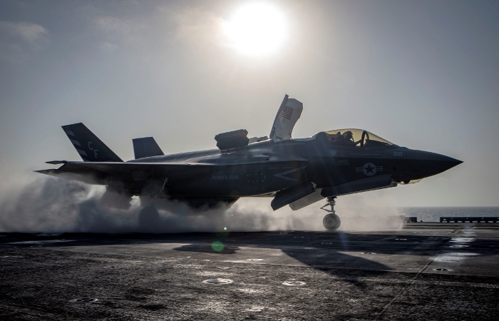 В США впервые разбился новейший истребитель F-35 В США впервые разбился новейший истребитель F-35