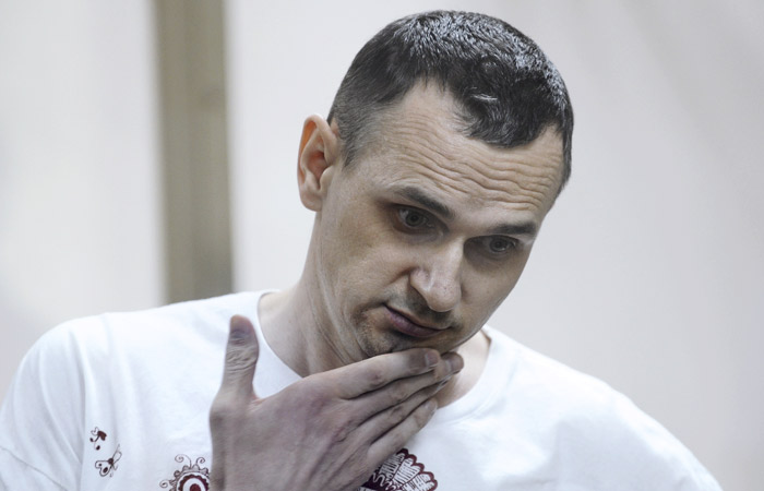 Сенцов объяснил прекращение голодовки угрозой принудительного кормления Сенцов объяснил прекращение голодовки угрозой принудительного кормления