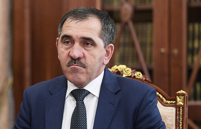 Евкуров заявил о давлении на депутатов перед голосованием по вопросу границы с Чечней Евкуров заявил о давлении на депутатов перед голосованием по вопросу границы с Чечней