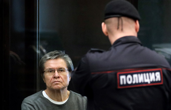 Суд снял арест со счета Улюкаева, чтобы приставы могли списать многомиллионный штраф Суд снял арест со счета Улюкаева, чтобы приставы могли списать многомиллионный штраф