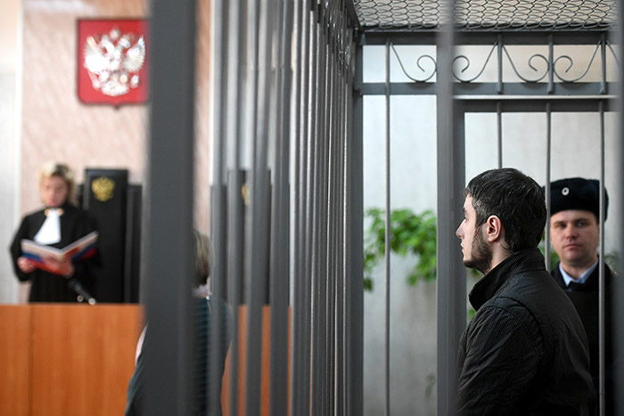 Житель Подмосковья, отрубивший кисти рук своей жене, получил 14 лет строгого режима Житель Подмосковья, отрубивший кисти рук своей жене, получил 14 лет строгого режима