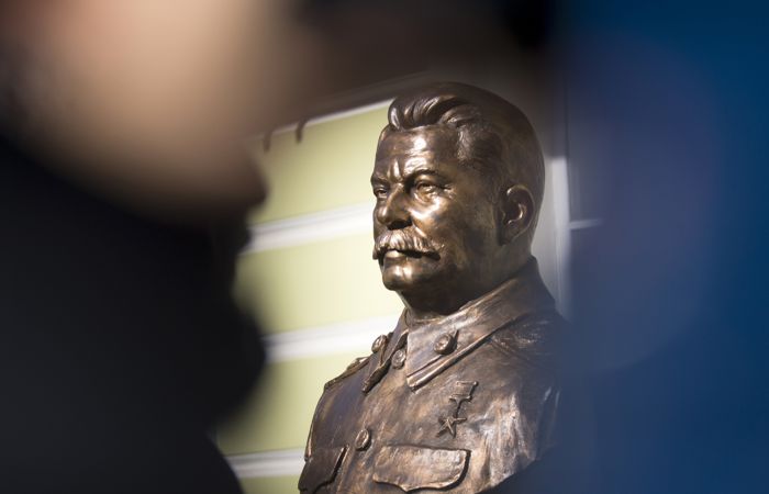 Памятник Сталину в Новосибирске установят на территории местного обкома КПРФ Памятник Сталину в Новосибирске установят на территории местного обкома КПРФ