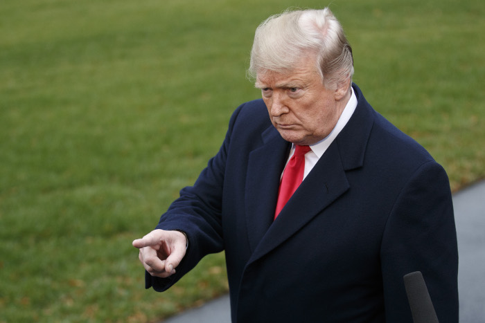 Трамп пригрозил рассекретить документы расследования Мюллера Трамп пригрозил рассекретить документы расследования Мюллера