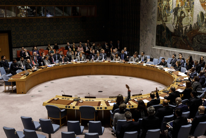 Россия и Китай в СБ ООН воздержались при голосовании по резолюции о помощи Сирии Россия и Китай в СБ ООН воздержались при голосовании по резолюции о помощи Сирии