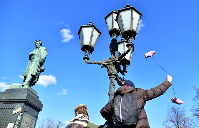 Госдума ввела наказание за вовлечение детей в несанкционированные митинги Госдума ввела наказание за вовлечение детей в несанкционированные митинги
