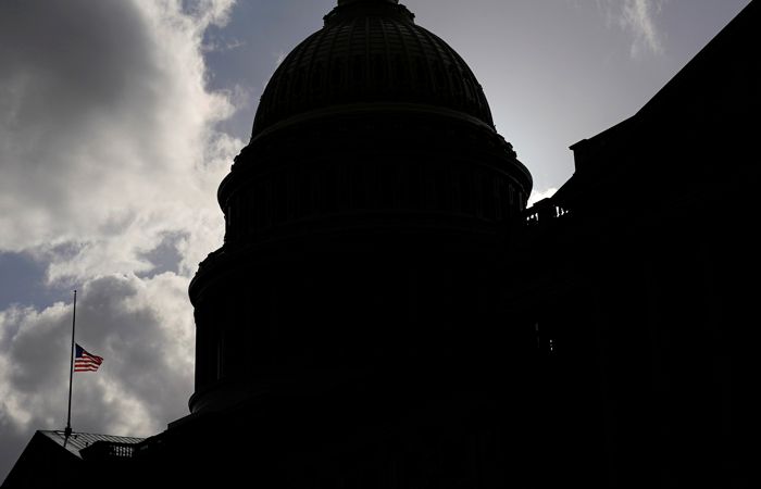 Сенат США прекратил обсуждение решения по бюджету Сенат США прекратил обсуждение решения по бюджету