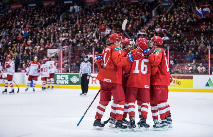 Сборная России по хоккею победила Канаду на молодежном ЧМ