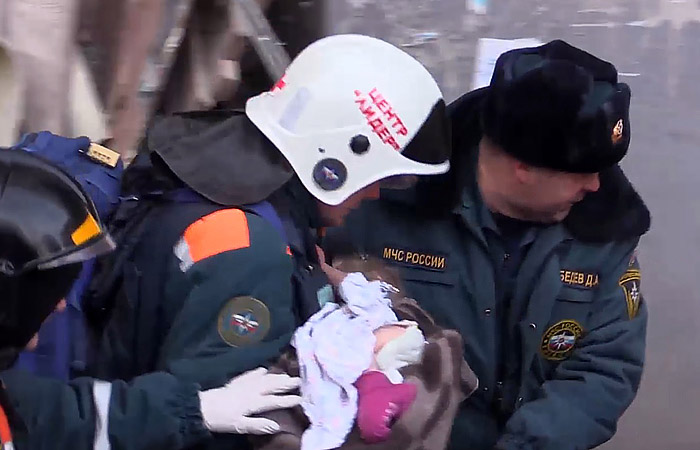 Скворцова сообщила об улучшении состояния спасенного в Магнитогорске ребенка Скворцова сообщила об улучшении состояния спасенного в Магнитогорске ребенка