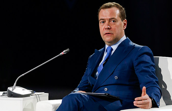 Медведев опроверг планы изымать у бизнеса сверхдоходы Медведев опроверг планы изымать у бизнеса сверхдоходы