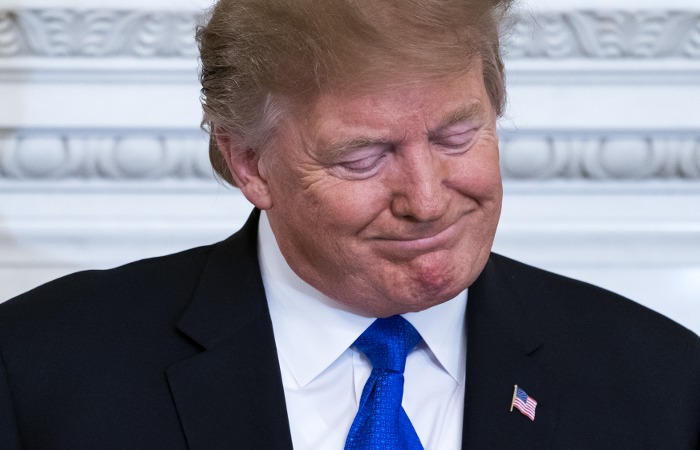 Экс-сотрудница штаба Трампа заявила, что он поцеловал ее без согласия Экс-сотрудница штаба Трампа заявила, что он поцеловал ее без согласия