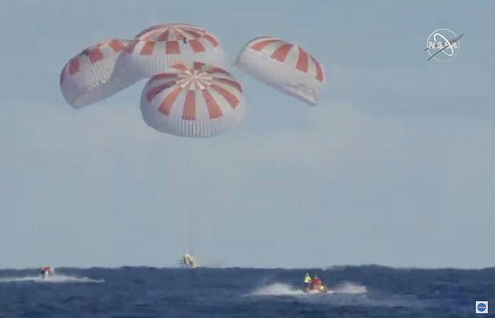 Американский корабль Crew Dragon успешно приводнился в Атлантике Американский корабль Crew Dragon успешно приводнился в Атлантике