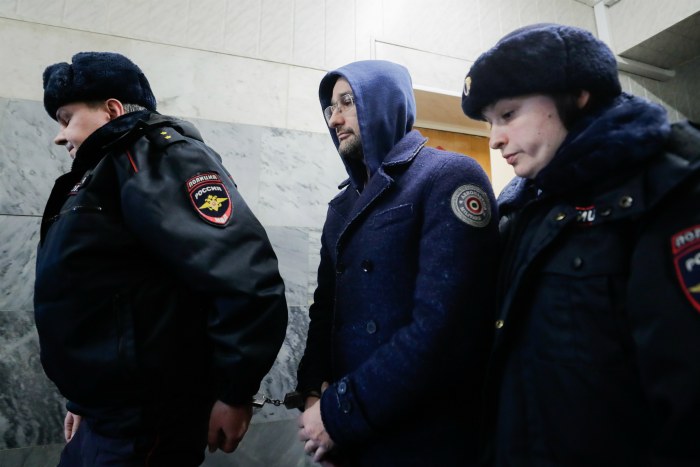 Экс-замглавы "Росгеологии" сменил фамилию и скрывался от следствия Экс-замглавы "Росгеологии" сменил фамилию и скрывался от следствия