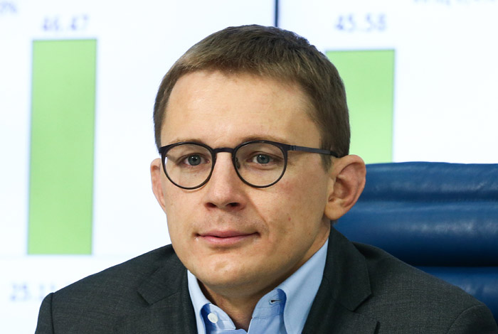Глава департамента Минфина: я лично буду проезжать бензоколонки, смотреть, дешевеет ли дизель Глава департамента Минфина: я лично буду проезжать бензоколонки, смотреть, дешевеет ли дизель
