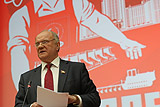 Зюганов призвал распустить ЦИК из-за отказа передать Грудинину мандат депутата Госдумы