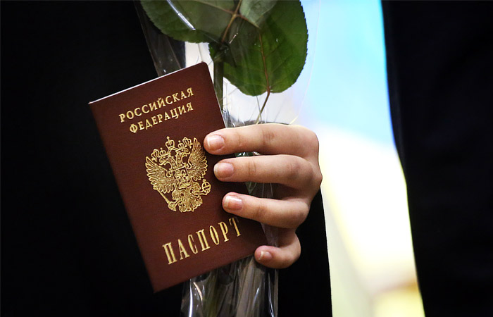 "Ъ" узнал о планах выдавать гражданство РФ жителям ДНР и ЛНР в упрощенном порядке "Ъ" узнал о планах выдавать гражданство РФ жителям ДНР и ЛНР в упрощенном порядке