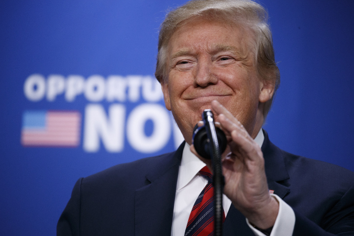 Трамп первым из иностранных гостей нанесет визит новому императору Японии Трамп первым из иностранных гостей нанесет визит новому императору Японии