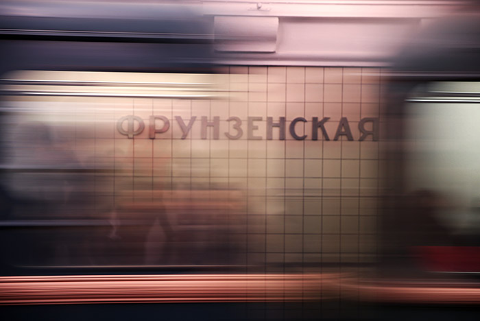 Женщина, упавшая на рельсы станции метро "Фрунзенская", погибла Женщина, упавшая на рельсы станции метро "Фрунзенская", погибла