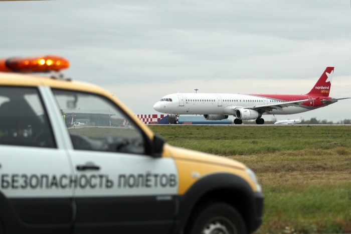 Погрузчик врезался в пассажирский Boeing в аэропорту "Шереметьево" Погрузчик врезался в пассажирский Boeing в аэропорту "Шереметьево"