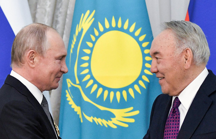Путин предложил присвоить Назарбаеву звание почетного председателя ВЕЭС Путин предложил присвоить Назарбаеву звание почетного председателя ВЕЭС