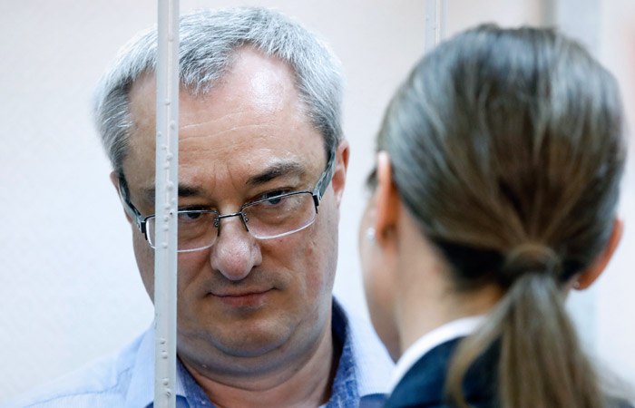 Экс-глава Коми Гайзер получил 11 лет колонии строгого режима Экс-глава Коми Гайзер получил 11 лет колонии строгого режима