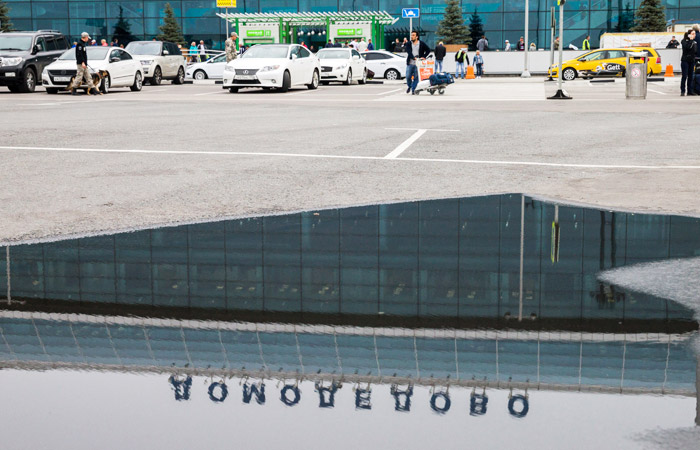 В аэропорту "Домодедово" заработали "алкорамки" для проверки сотрудников В аэропорту "Домодедово" заработали "алкорамки" для проверки сотрудников