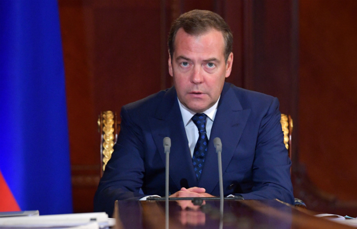 Медведев предложил заменить детские пособия в 50 руб. на адресную помощь нуждающимся Медведев предложил заменить детские пособия в 50 руб. на адресную помощь нуждающимся