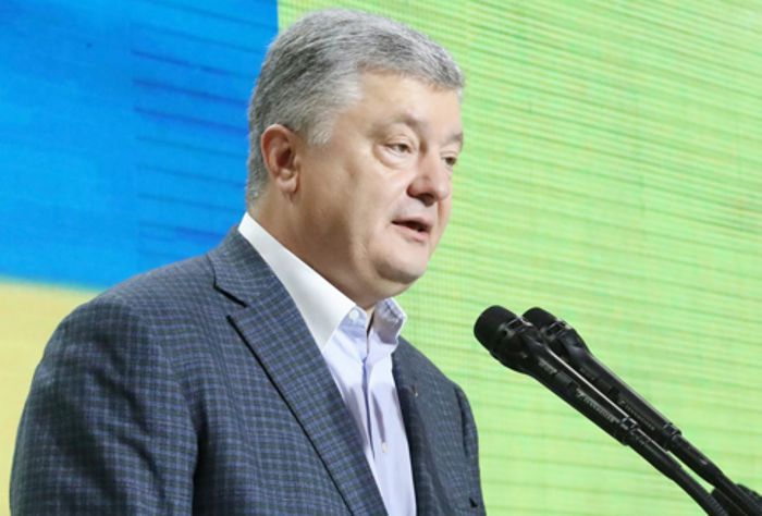 Порошенко призвал граждан протестовать против отмены закона о люстрации Порошенко призвал граждан протестовать против отмены закона о люстрации