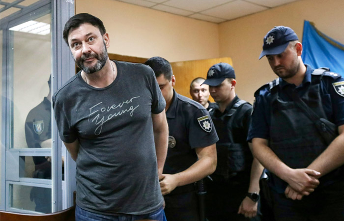 Главный редактор "Эха Москвы" привез Зеленскому письмо от матери Кирилла Вышинского Главный редактор "Эха Москвы" привез Зеленскому письмо от матери Кирилла Вышинского