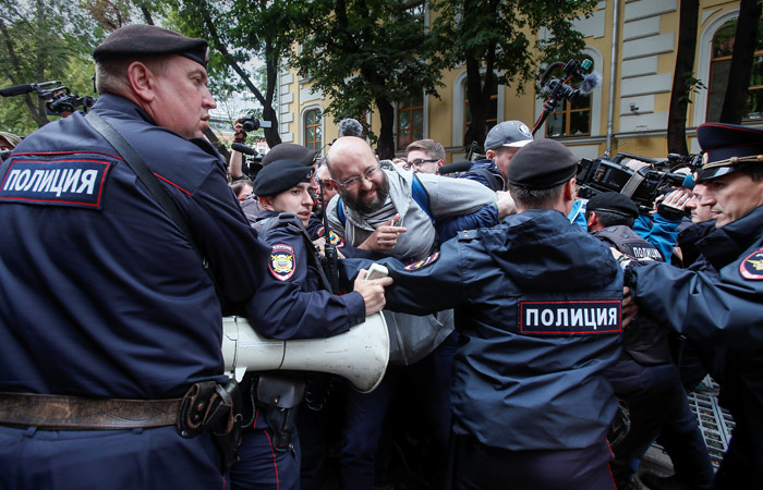 СК возбудил уголовное дело из-за митинга у Мосгоризбиркома СК возбудил уголовное дело из-за митинга у Мосгоризбиркома