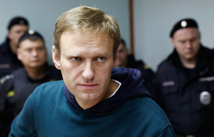 Навальный сообщил, что его задержали Навальный сообщил, что его задержали