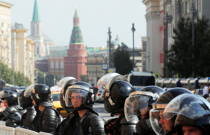Швырнувший урну в ОМОН участник субботней акции стал фигурантом уголовного дела Швырнувший урну в ОМОН участник субботней акции стал фигурантом уголовного дела