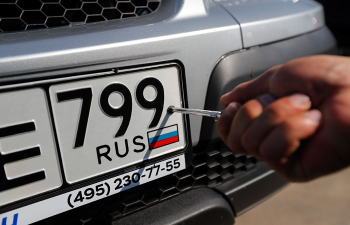 Путин упростил получение регистрационных номеров для автомобилей Путин упростил получение регистрационных номеров для автомобилей