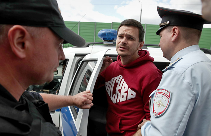 Яшина снова задержали на выходе из спецприемника Яшина снова задержали на выходе из спецприемника