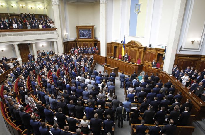 Рада в первом чтении одобрила снятие депутатской неприкосновенности Рада в первом чтении одобрила снятие депутатской неприкосновенности